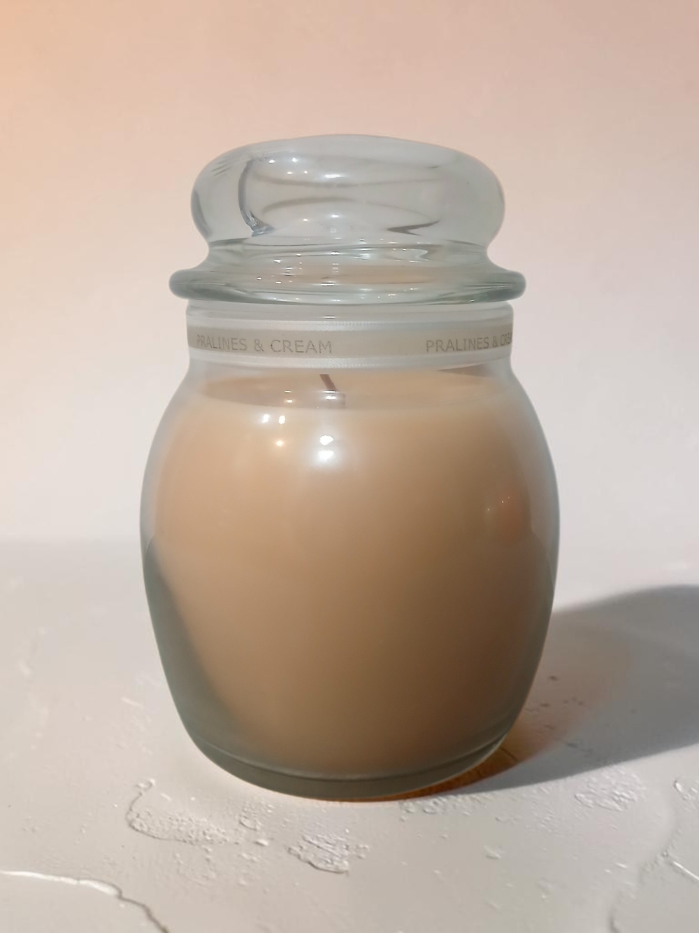 White Barn Pralines & Cream Glass Jar Candle - Cream